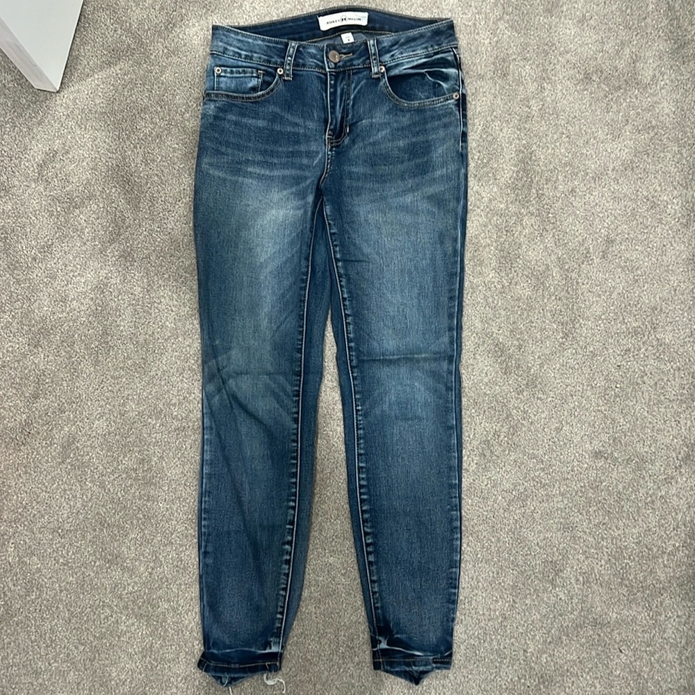 Ashley Mason Skinny Jeans. Size 3